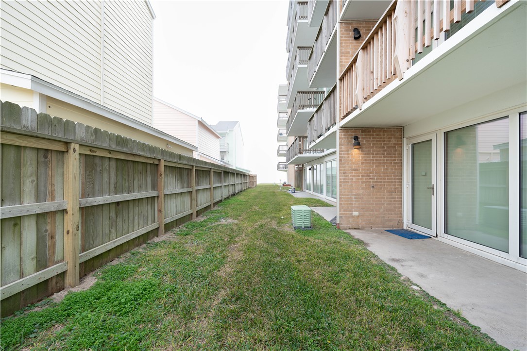 14810 Windward Dr 102 Property Photo 28