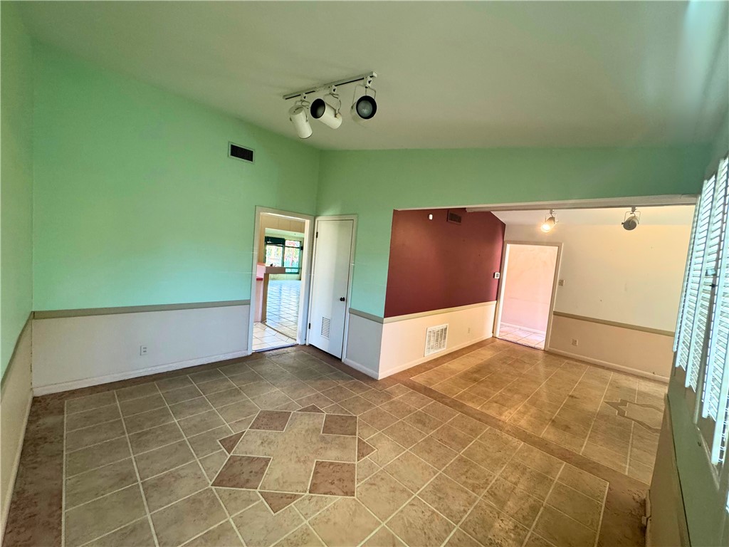 518 Dolphin Pl Property Photo 5