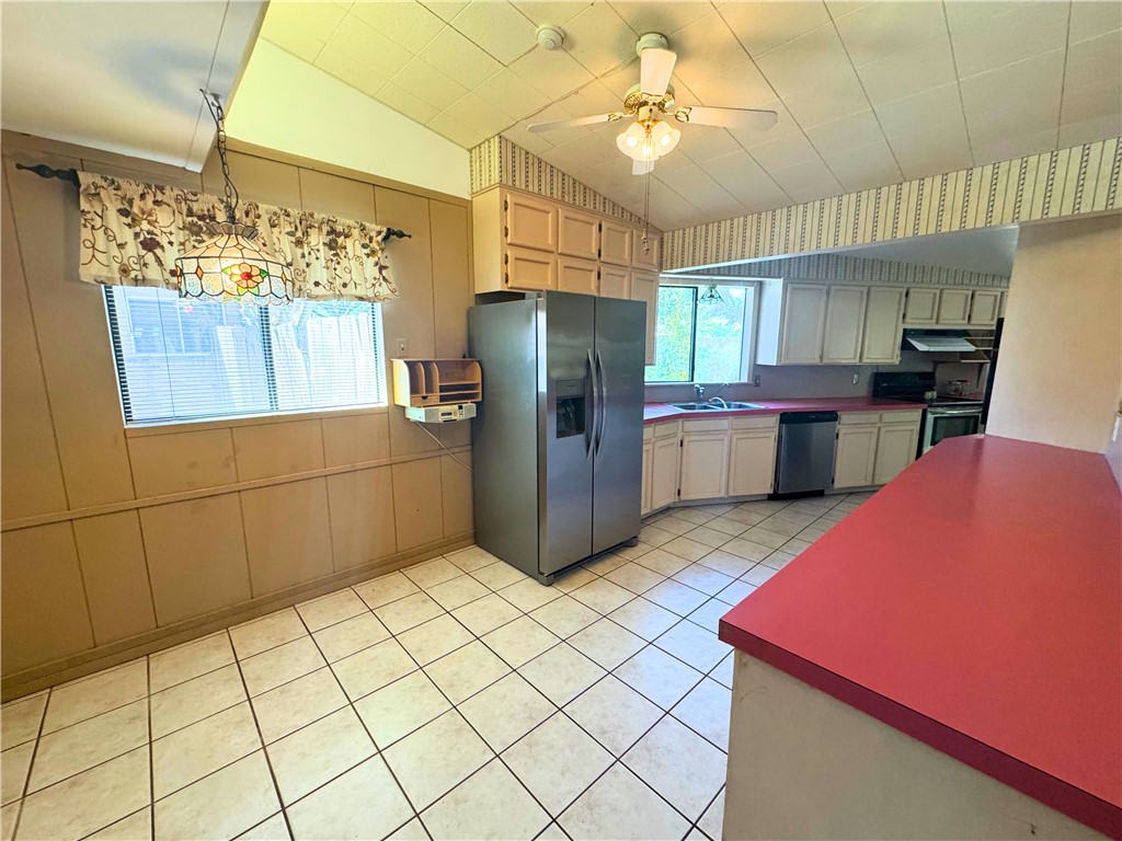 518 Dolphin Pl Property Photo 7