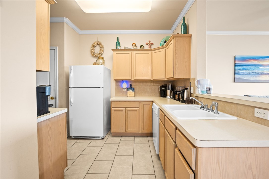 14901 Windward Dr 403 Property Photo 8