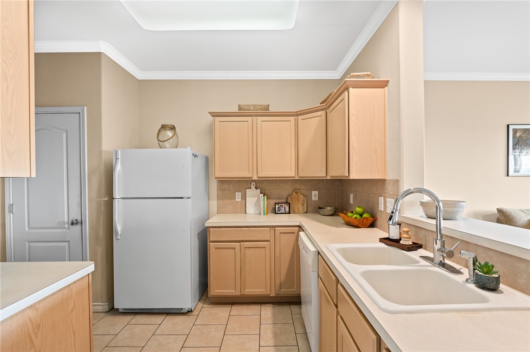 14901 Windward Dr 403 Property Photo 10