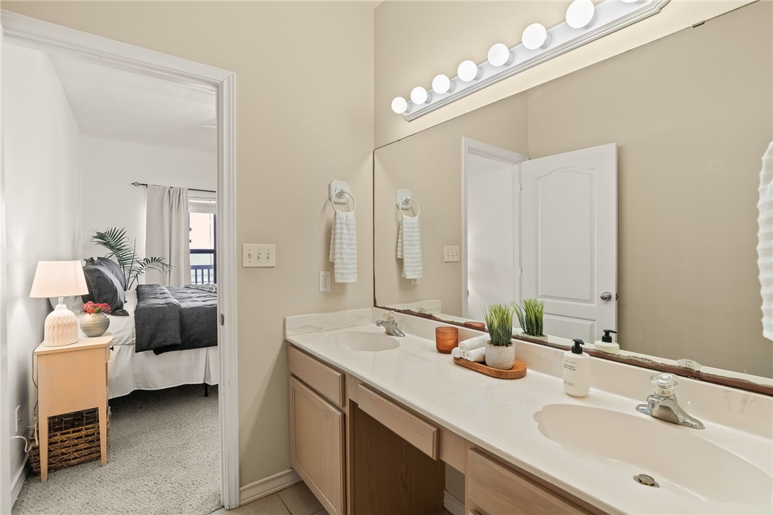14901 Windward Dr 403 Property Photo 17