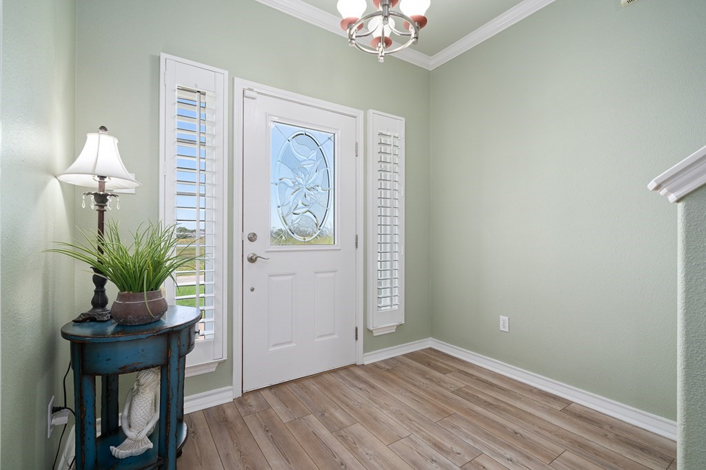 316 Lands End St Property Photo 3