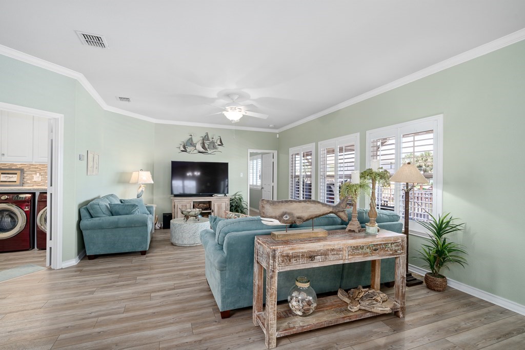 316 Lands End St Property Photo 8