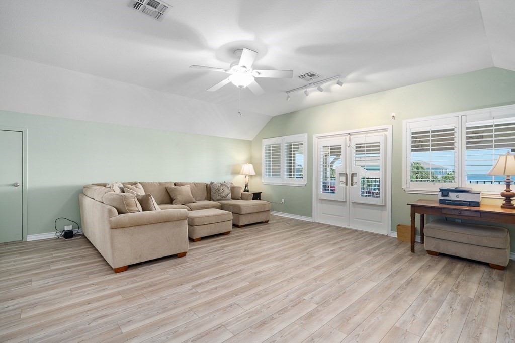 316 Lands End St Property Photo 19