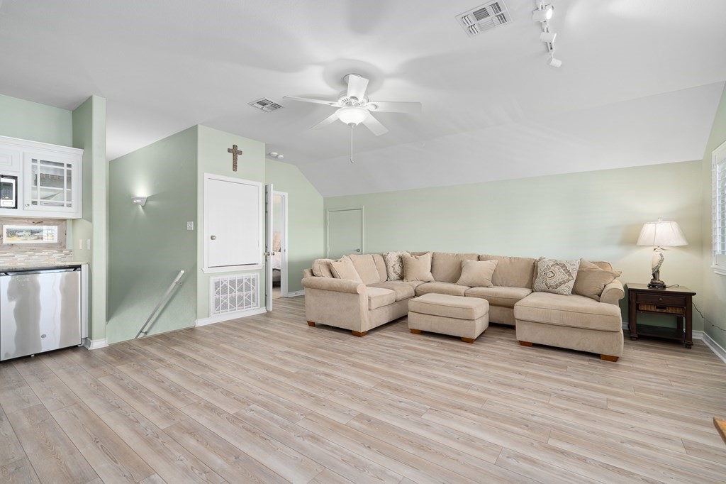 316 Lands End St Property Photo 20