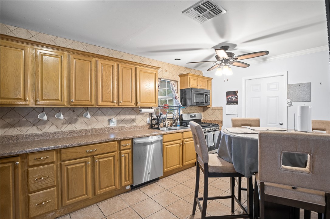 1141 Nancy St Property Photo 6