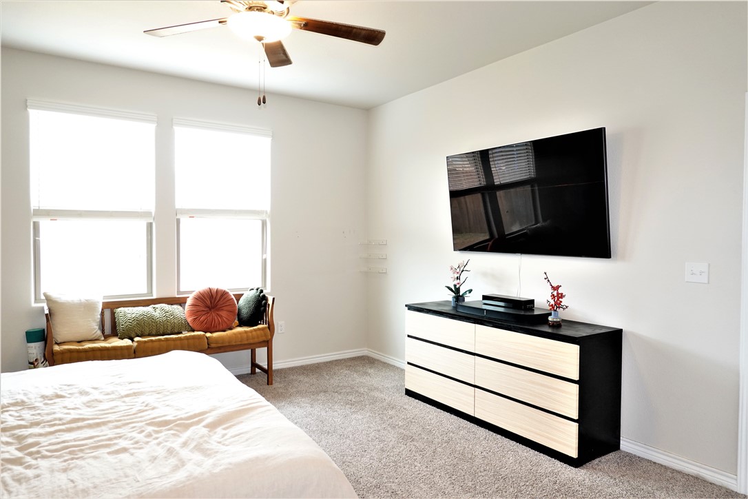 1018 Ocean Breeze St Property Photo 25