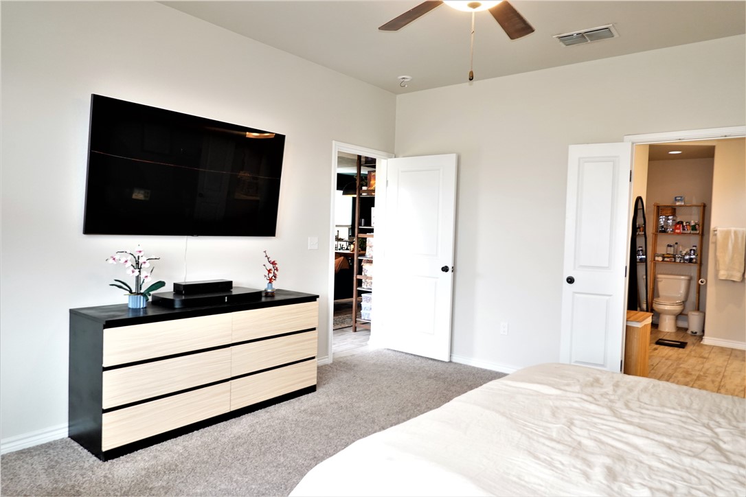 1018 Ocean Breeze St Property Photo 29