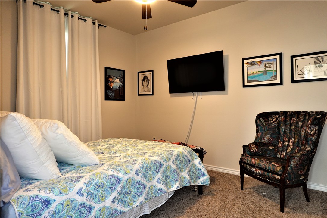 1018 Ocean Breeze St Property Photo 32