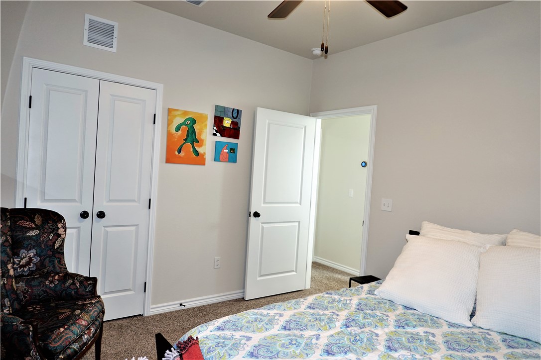 1018 Ocean Breeze St Property Photo 33