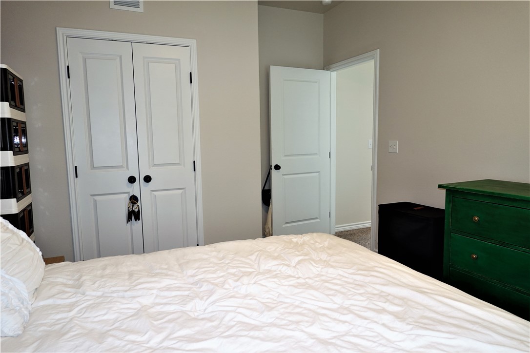 1018 Ocean Breeze St Property Photo 35