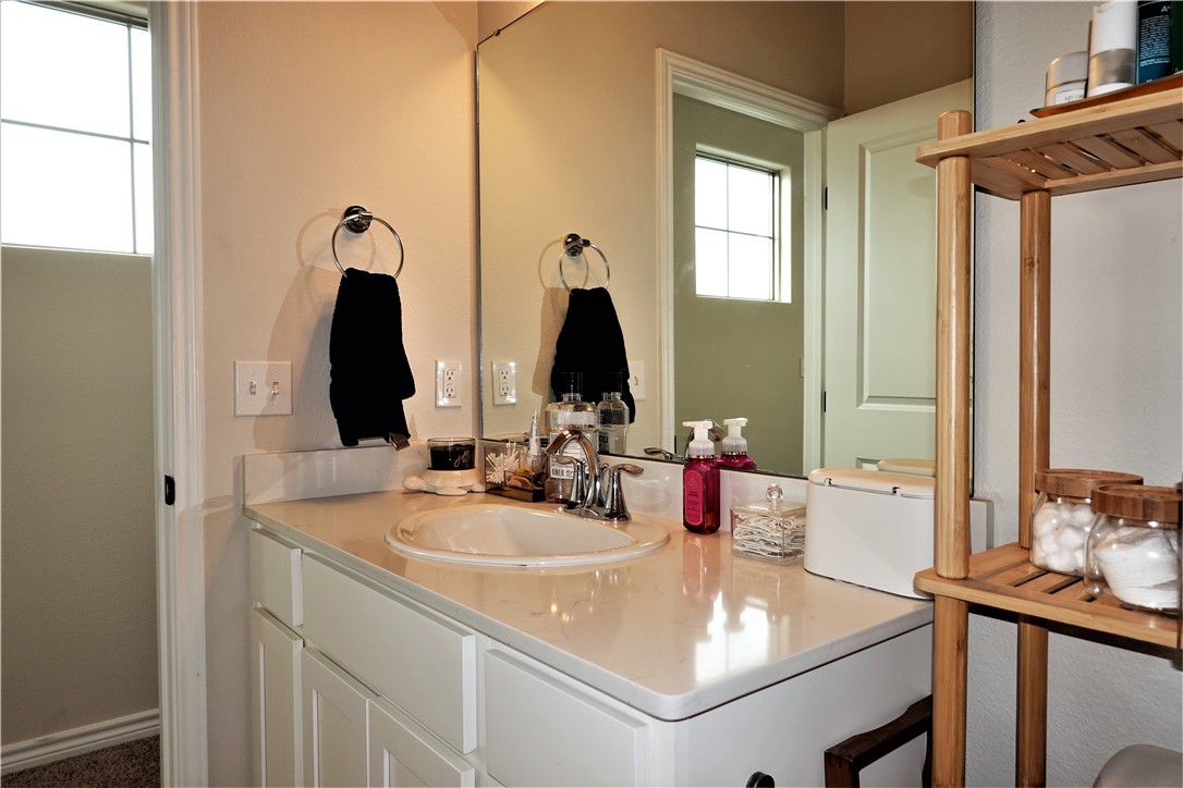 1018 Ocean Breeze St Property Photo 37