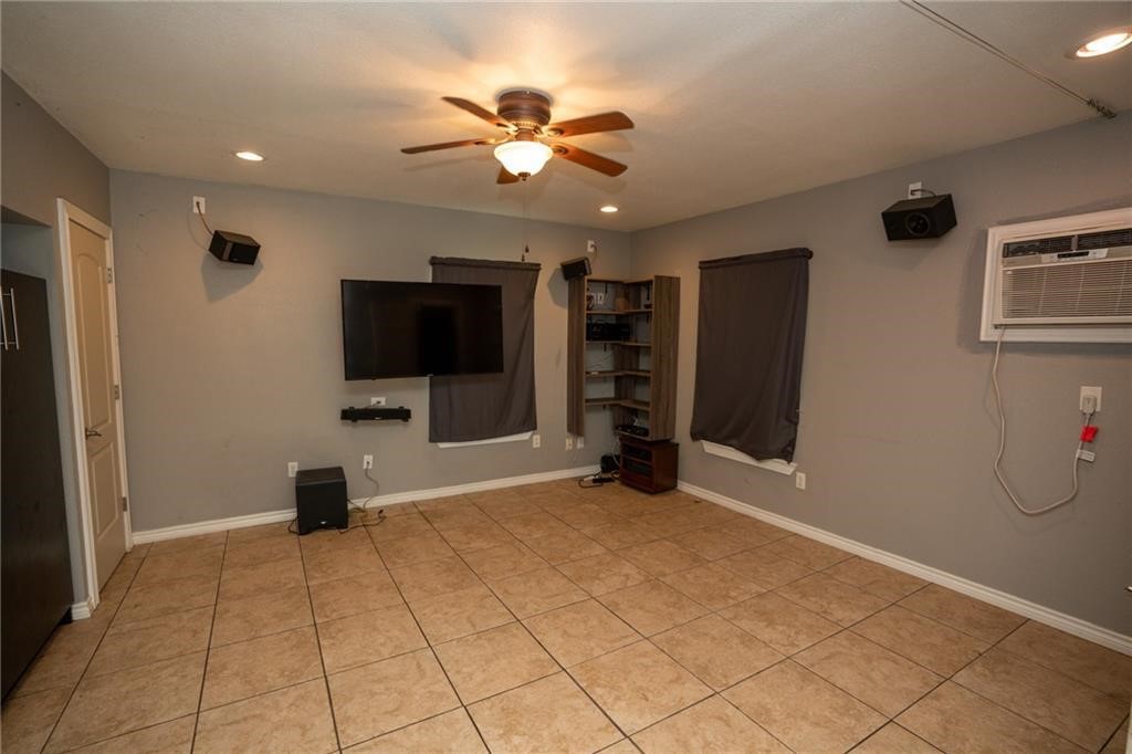 618 Louisiana Ave B Property Photo 3