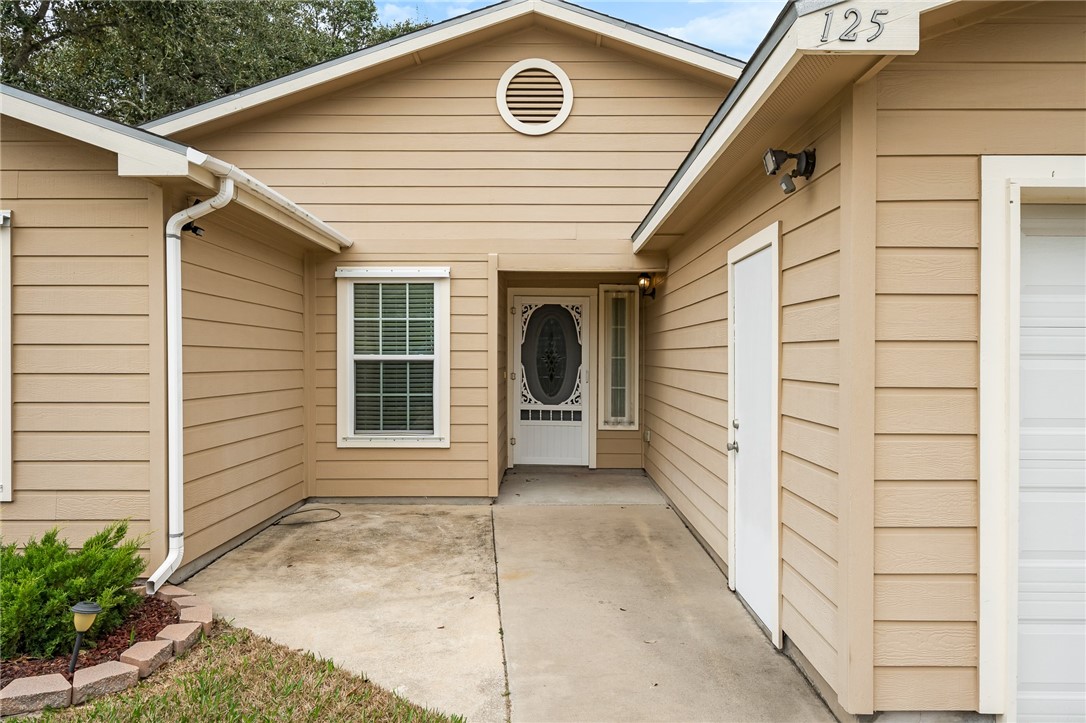 125 Pecan Harbor St Property Photo 3