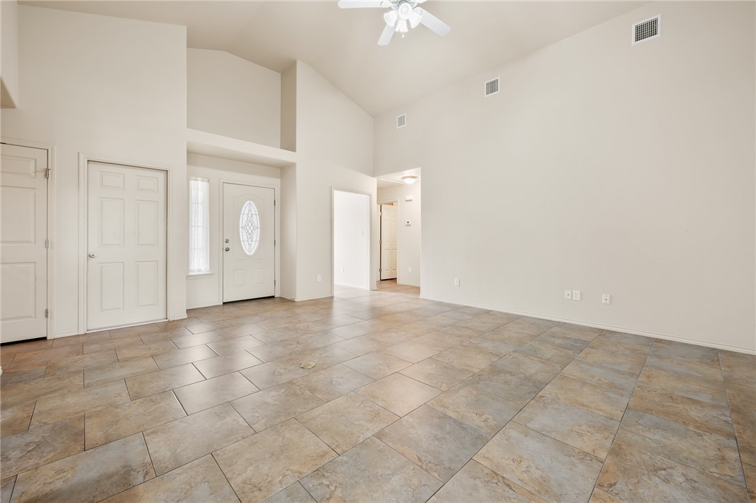 125 Pecan Harbor St Property Photo 9