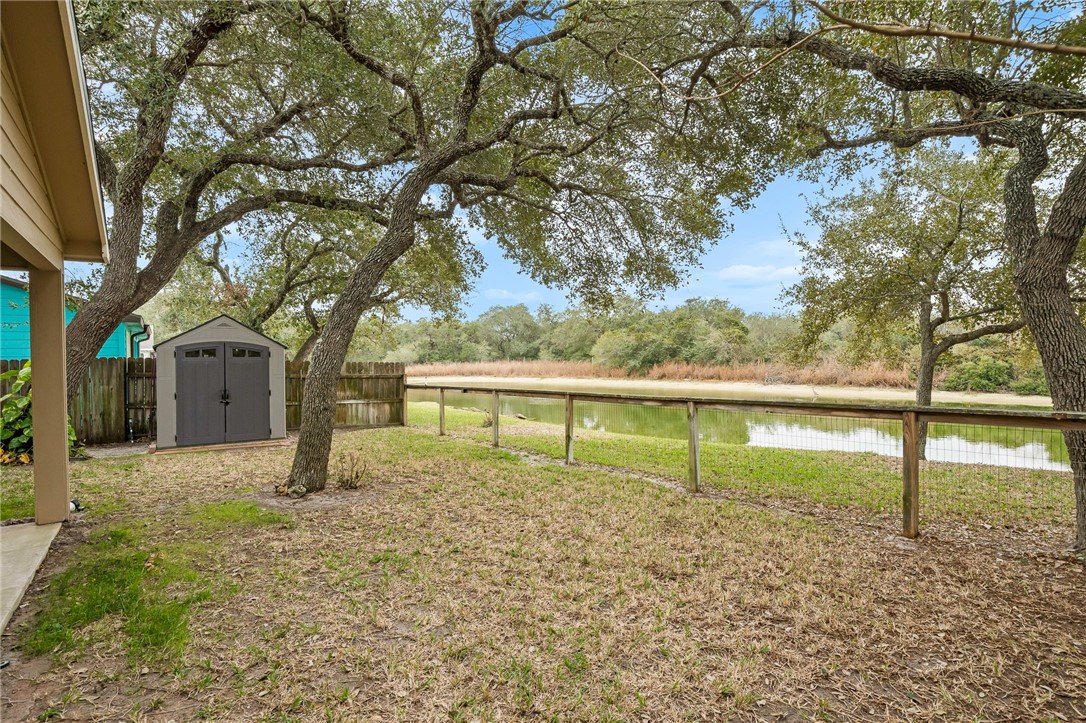 125 Pecan Harbor St Property Photo 31