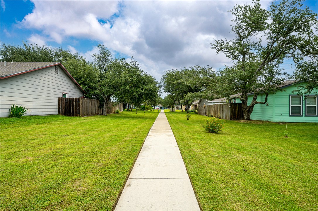 125 Pecan Harbor St Property Photo 33