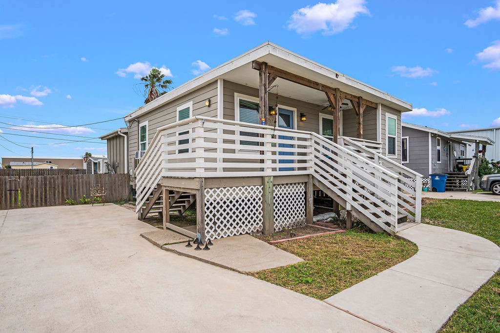 607 S Gulf St Property Photo 2