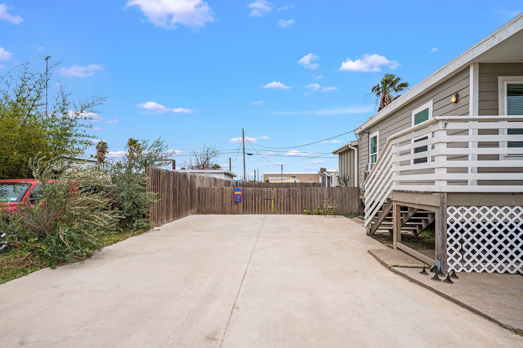 607 S Gulf St Property Photo 6