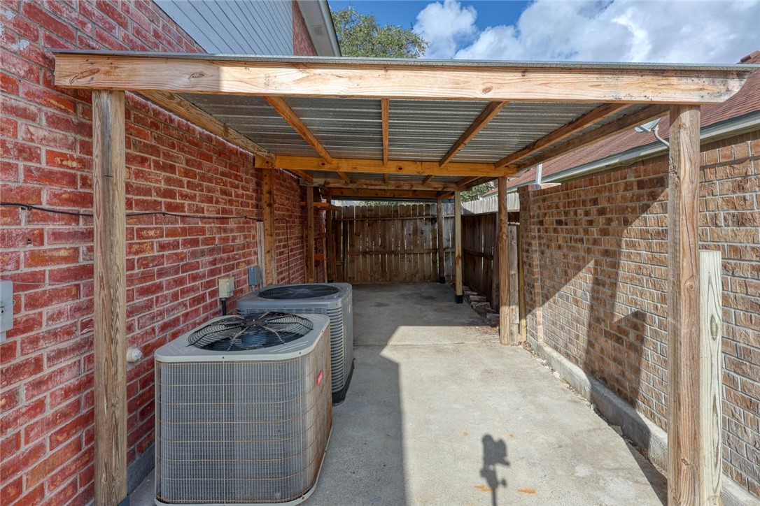 7030 Chiswick Dr Property Photo 32