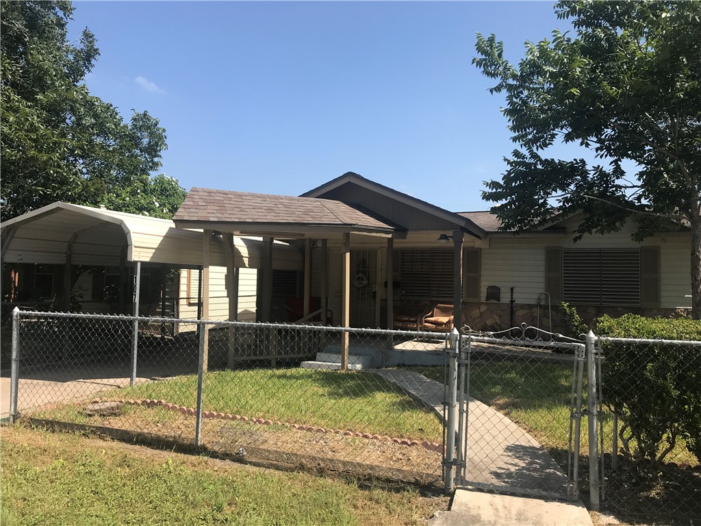 107 W Avenue E Property Photo 4