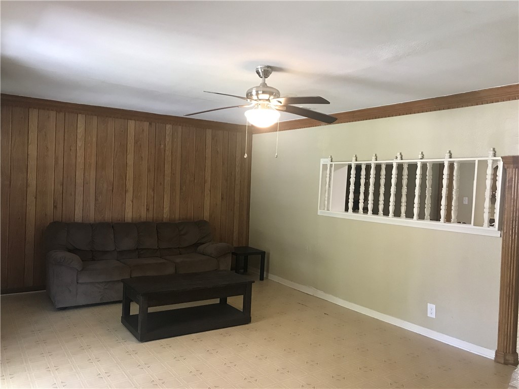 107 W Avenue E Property Photo 5