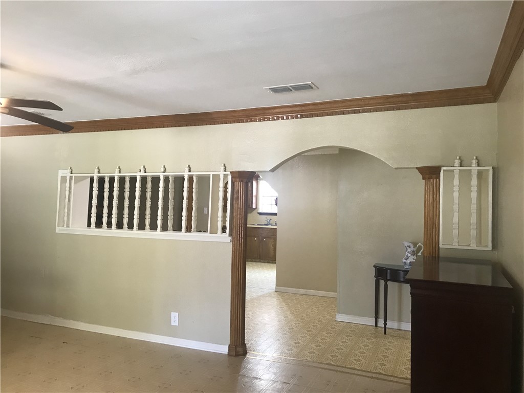 107 W Avenue E Property Photo 8