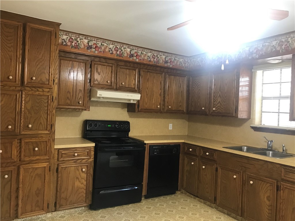 107 W Avenue E Property Photo 12