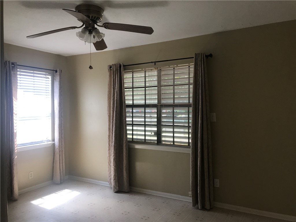 107 W Avenue E Property Photo 17