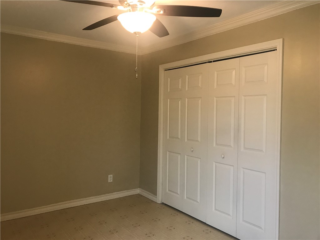 107 W Avenue E Property Photo 20