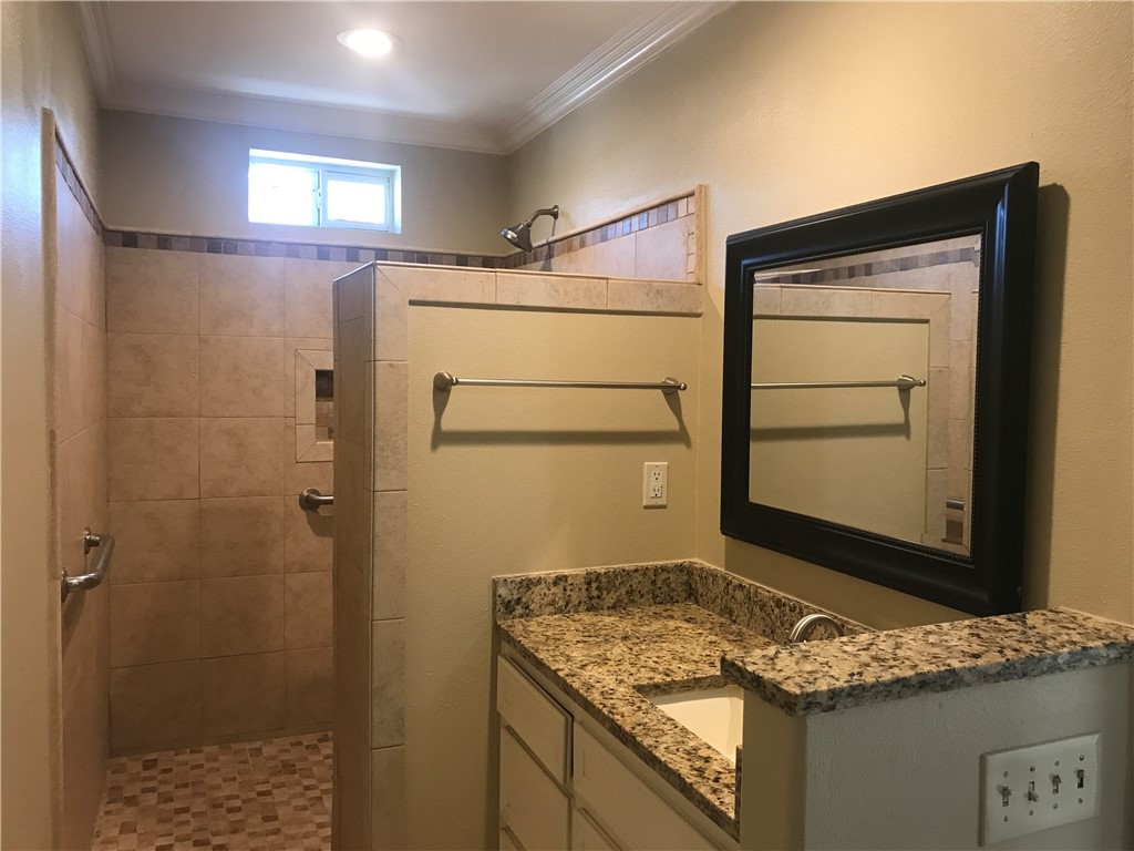 107 W Avenue E Property Photo 23
