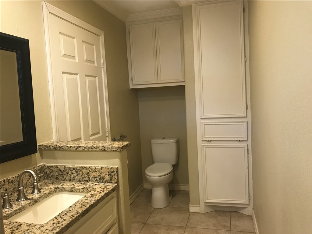 107 W Avenue E Property Photo 26