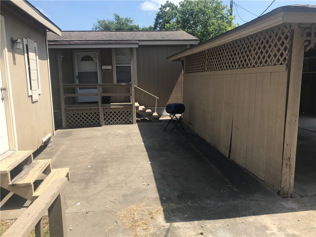 107 W Avenue E Property Photo 27