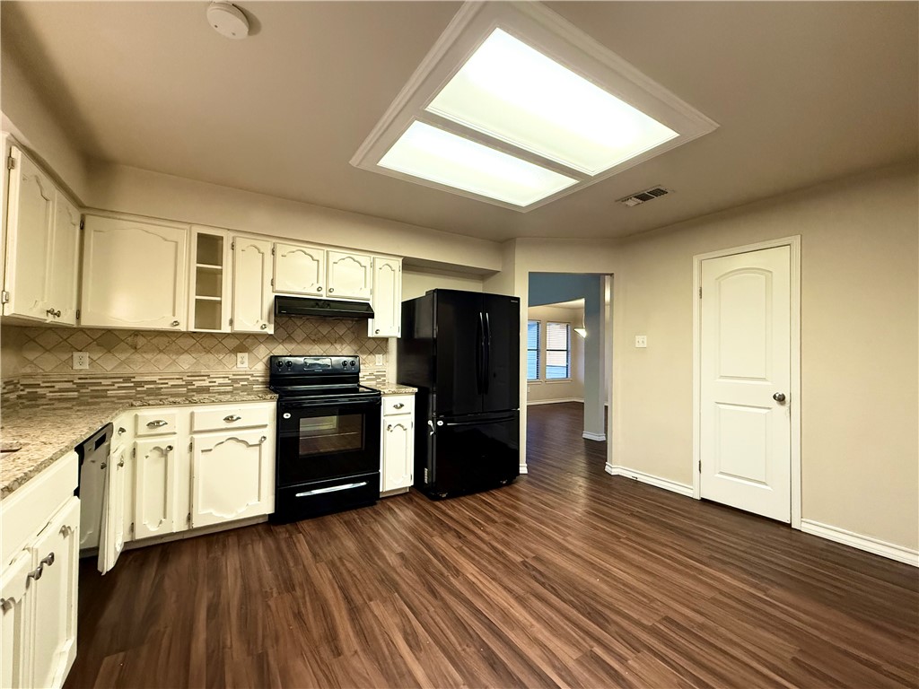 3325 Hampton St Property Photo 5