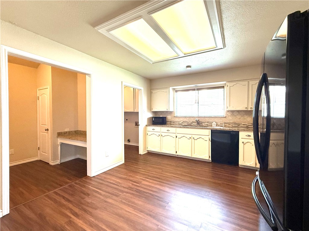 3325 Hampton St Property Photo 6