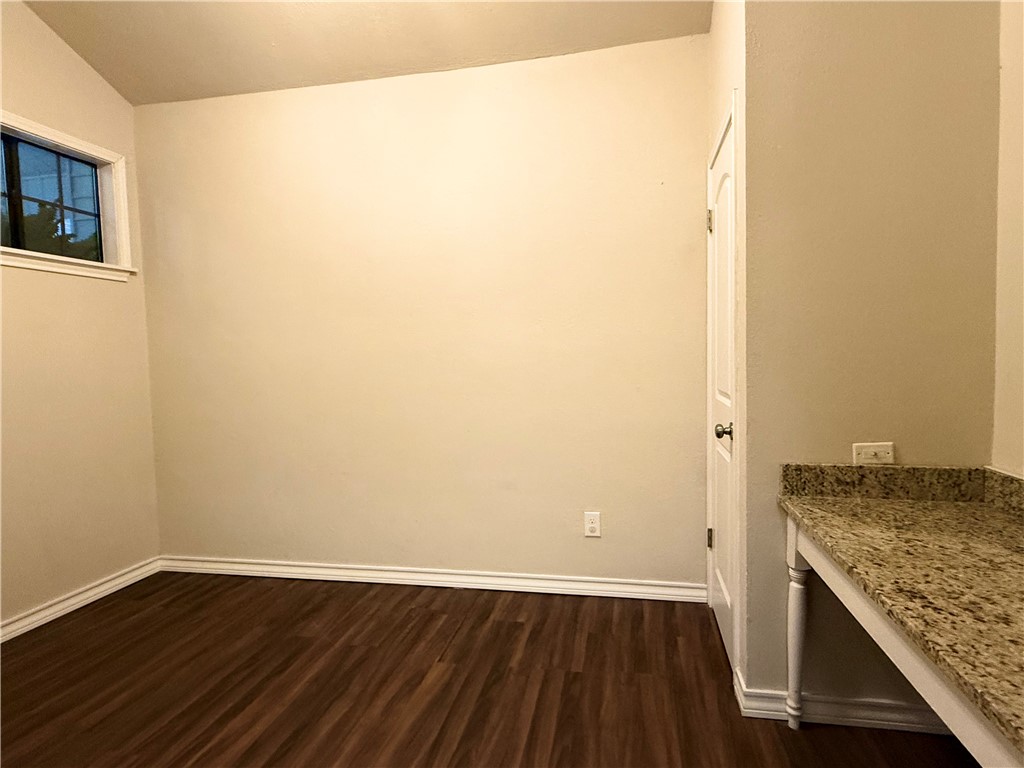 3325 Hampton St Property Photo 8