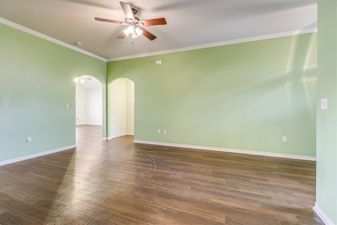 409 Long Point Dr Property Photo 5