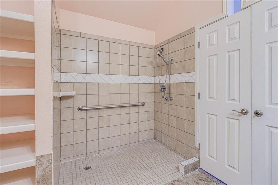 409 Long Point Dr Property Photo 26