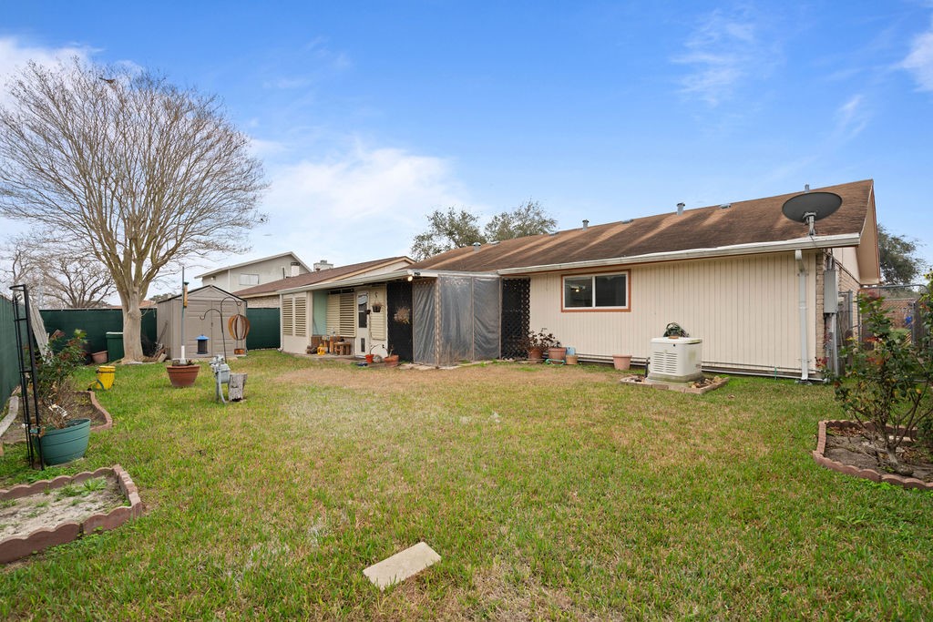 7422 Spitfire Dr Property Photo 9