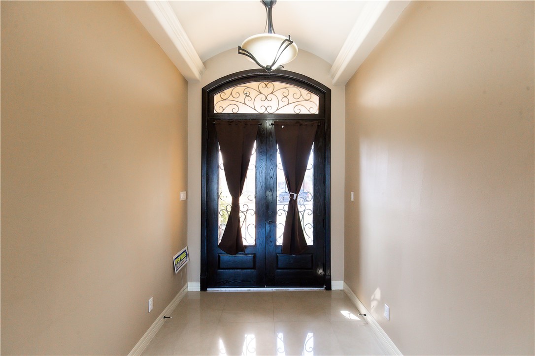 1802 The Park Dr Property Photo 2