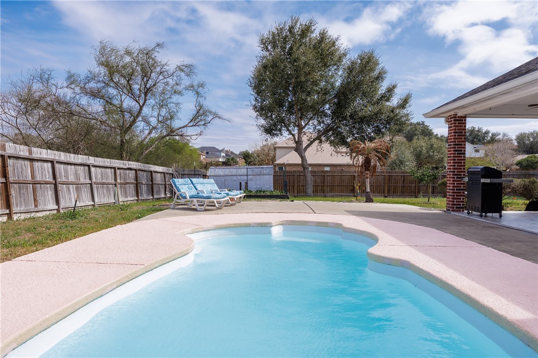 15222 Guadalupe River Dr Property Photo 2