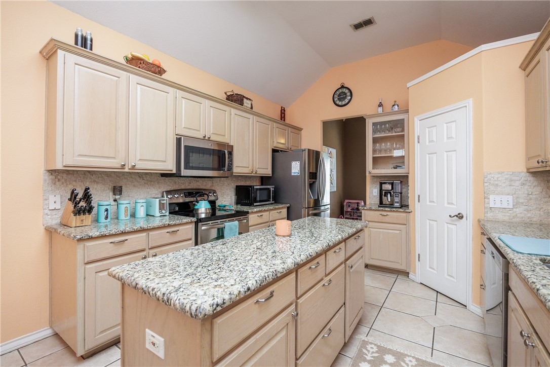 15222 Guadalupe River Dr Property Photo 4