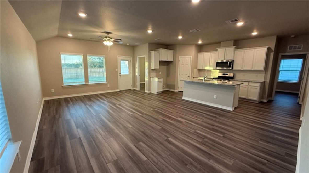 106 Montego Dr Property Photo 3
