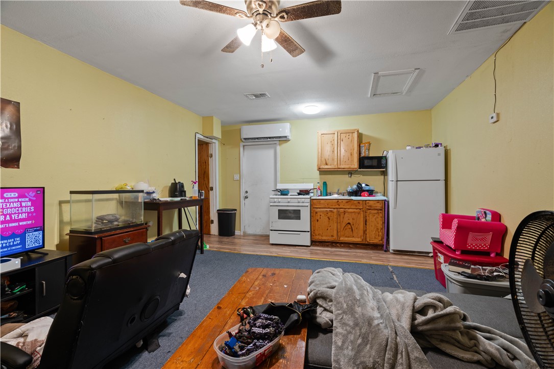 1616 Marshall St Property Photo 13