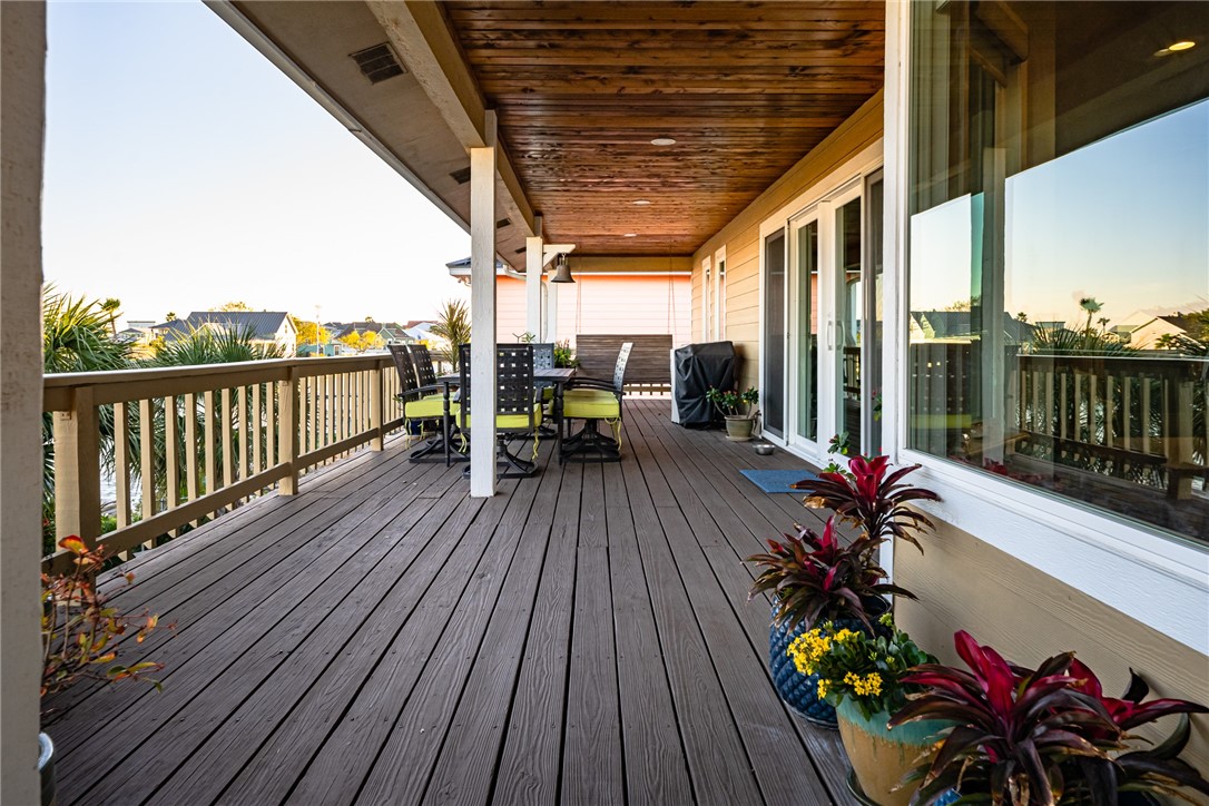 310 Lands End St Property Photo 9