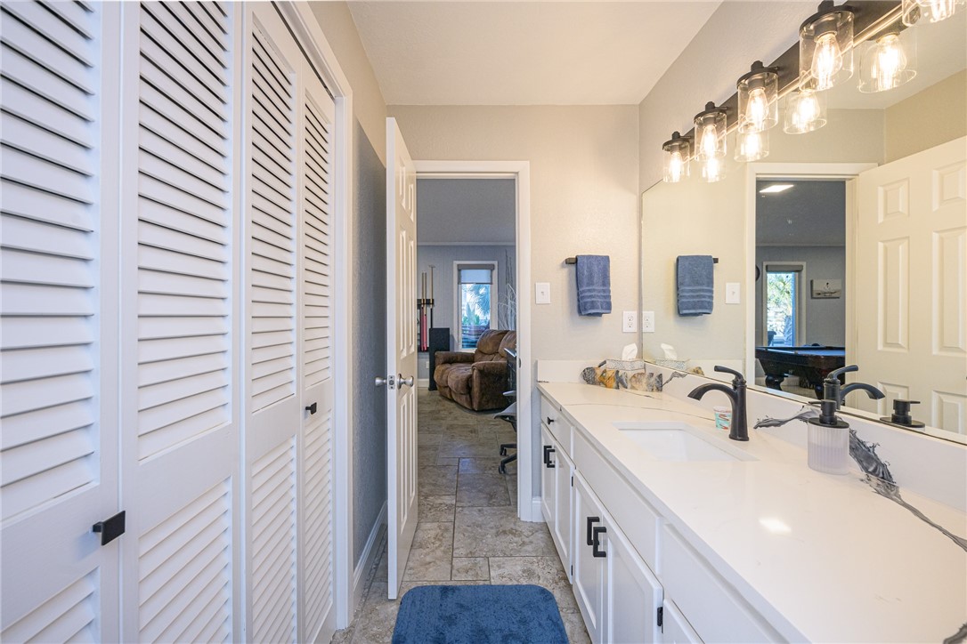 310 Lands End St Property Photo 12