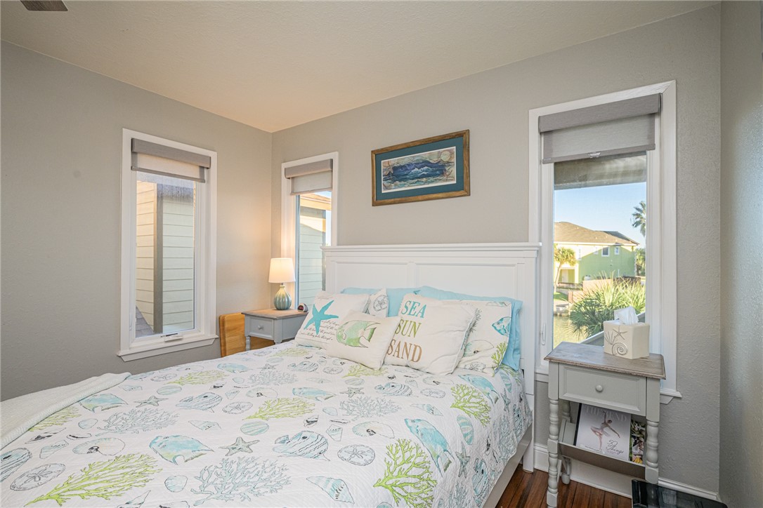 310 Lands End St Property Photo 15