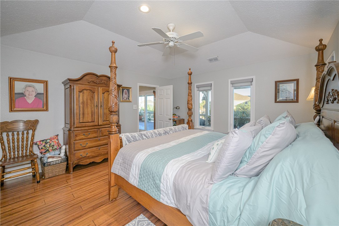 310 Lands End St Property Photo 20