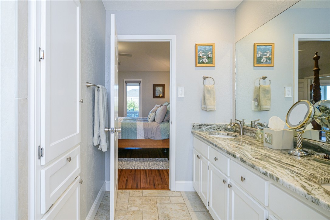 310 Lands End St Property Photo 23